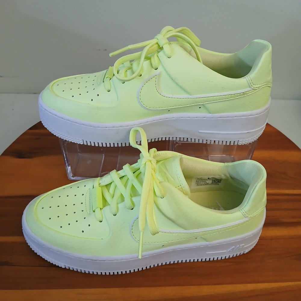 Nike Air Force 1 Sage Low Womens 7 Neon Yellow Shoes Sneakers CJ1642-700